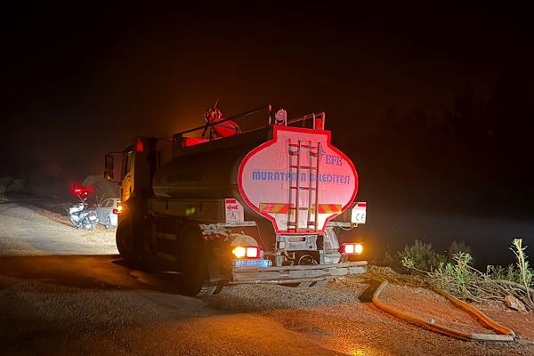 Muratpaşa’dan Aksu’daki orman yangınına ekip ve araç desteği sağlandı