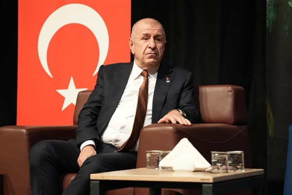 Özdağ: Eskişehir’de gençlerle bir araya geldik