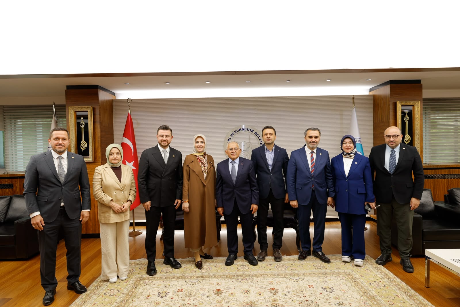 Başkan Büyükkılıç, AK Parti heyetini Büyükşehir Belediyesinde ağırladı