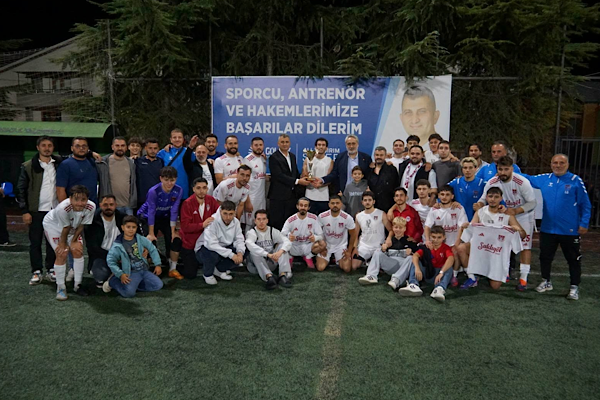 Gölcük Belediyesi 12. Başkanlık Kupası’nda şampiyon Ulaşlıspor oldu