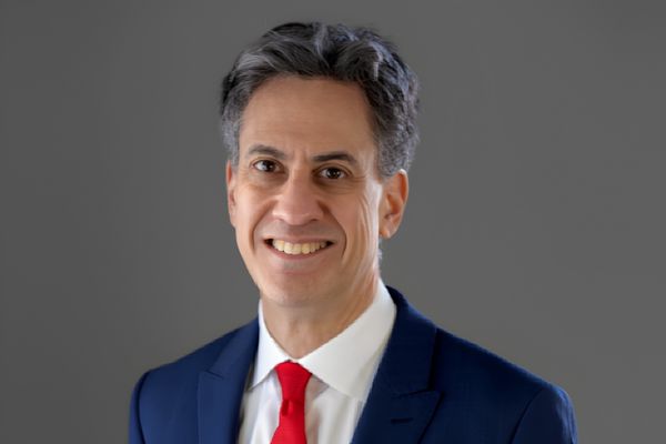 Miliband: NATO güvenliğimizin temel taşı olmaya devam ediyor