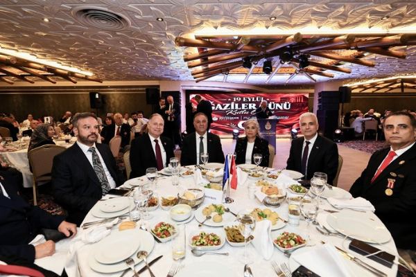 İBB Başkanvekili Aslan, şehit yakınları ve gazilerle bir araya geldi