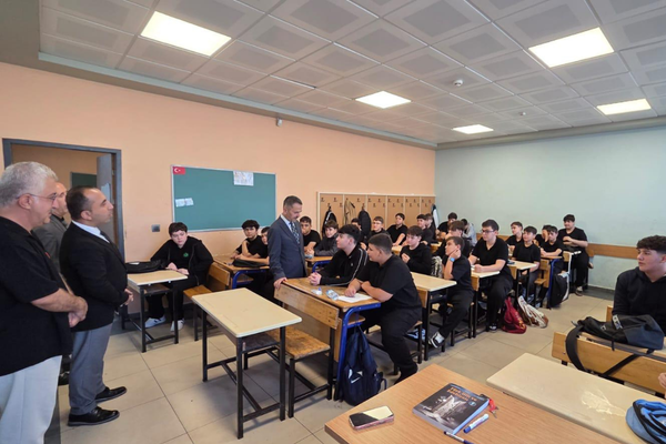 Kocaeli Valisi Aktaş, yeni eğitim yılı öncesi okulları ziyaret etti
