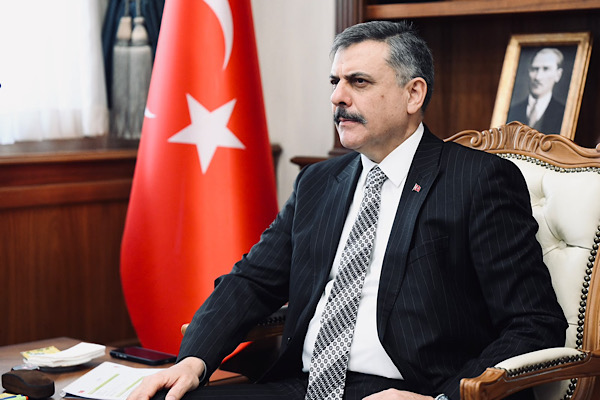 Bakan Çiftçi, Türkiye Büyük Millet Meclisi 27. Başkanı Kahraman’ı ziyaret etti