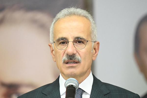 Bakan Uraloğlu: Sakarya’da 15,2 kilometrelik tramvay hattı yapıyoruz