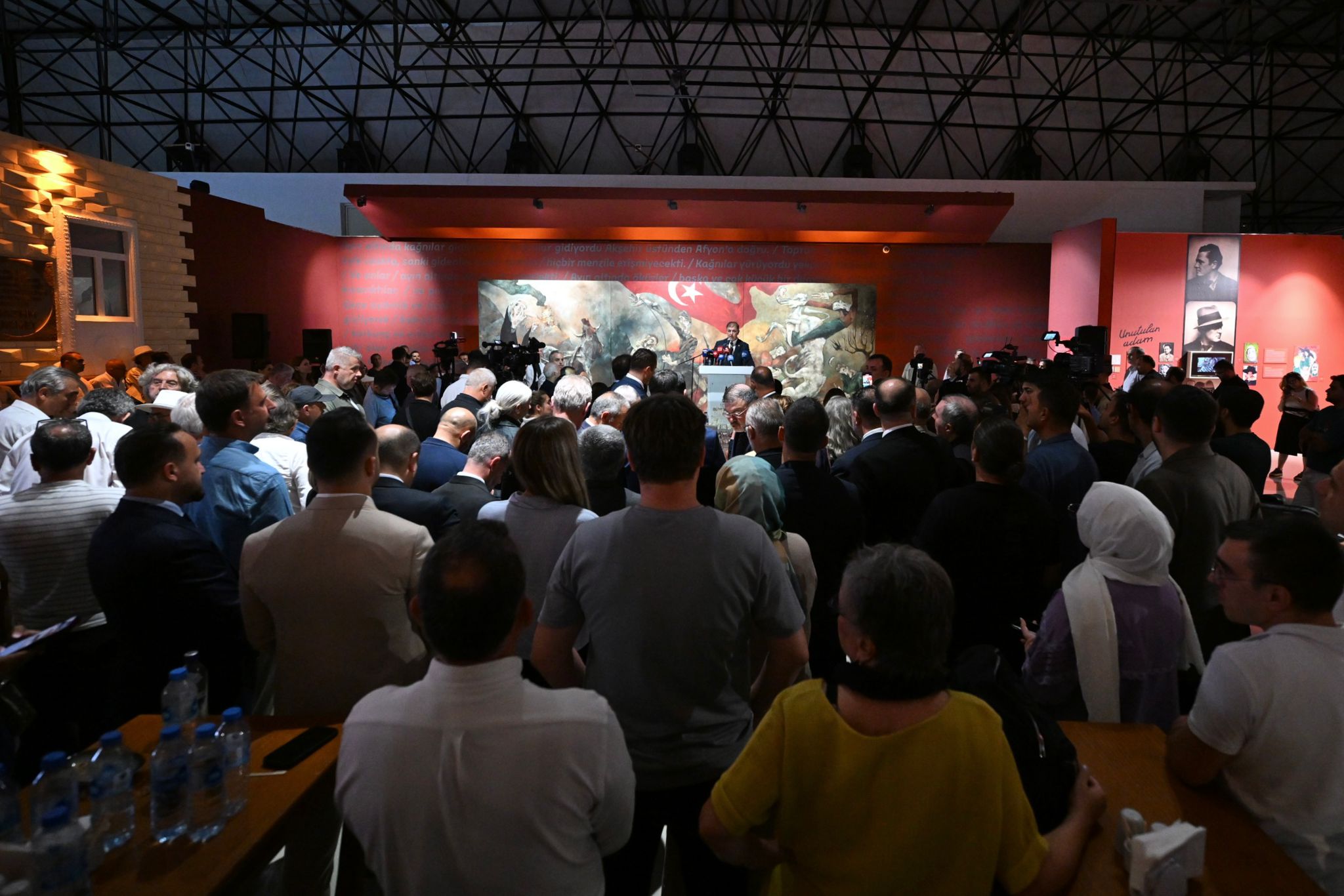 Nazım Hikmet sergisi İzmir’de açıldı