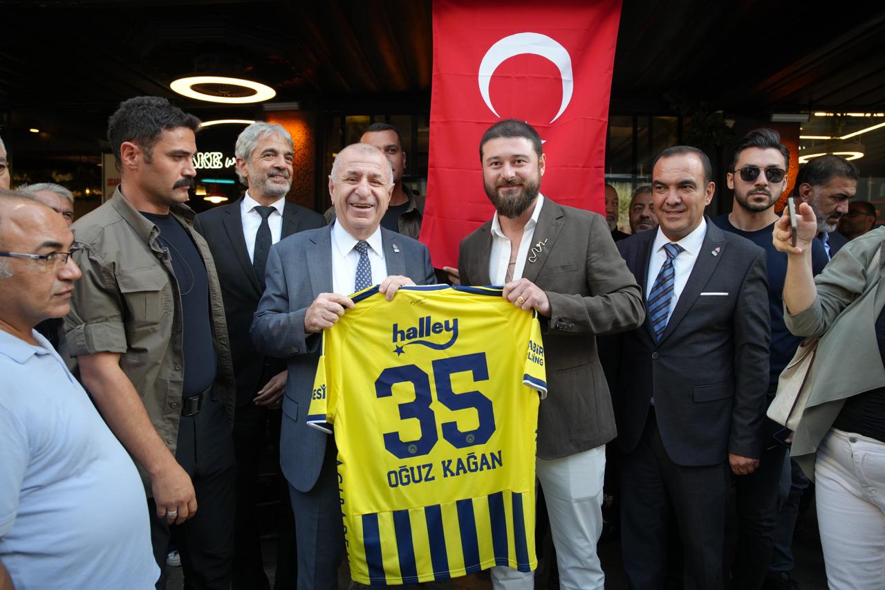 Özdağ, Bornova Küçükpark’ta vatandaşlarla bir araya geldi