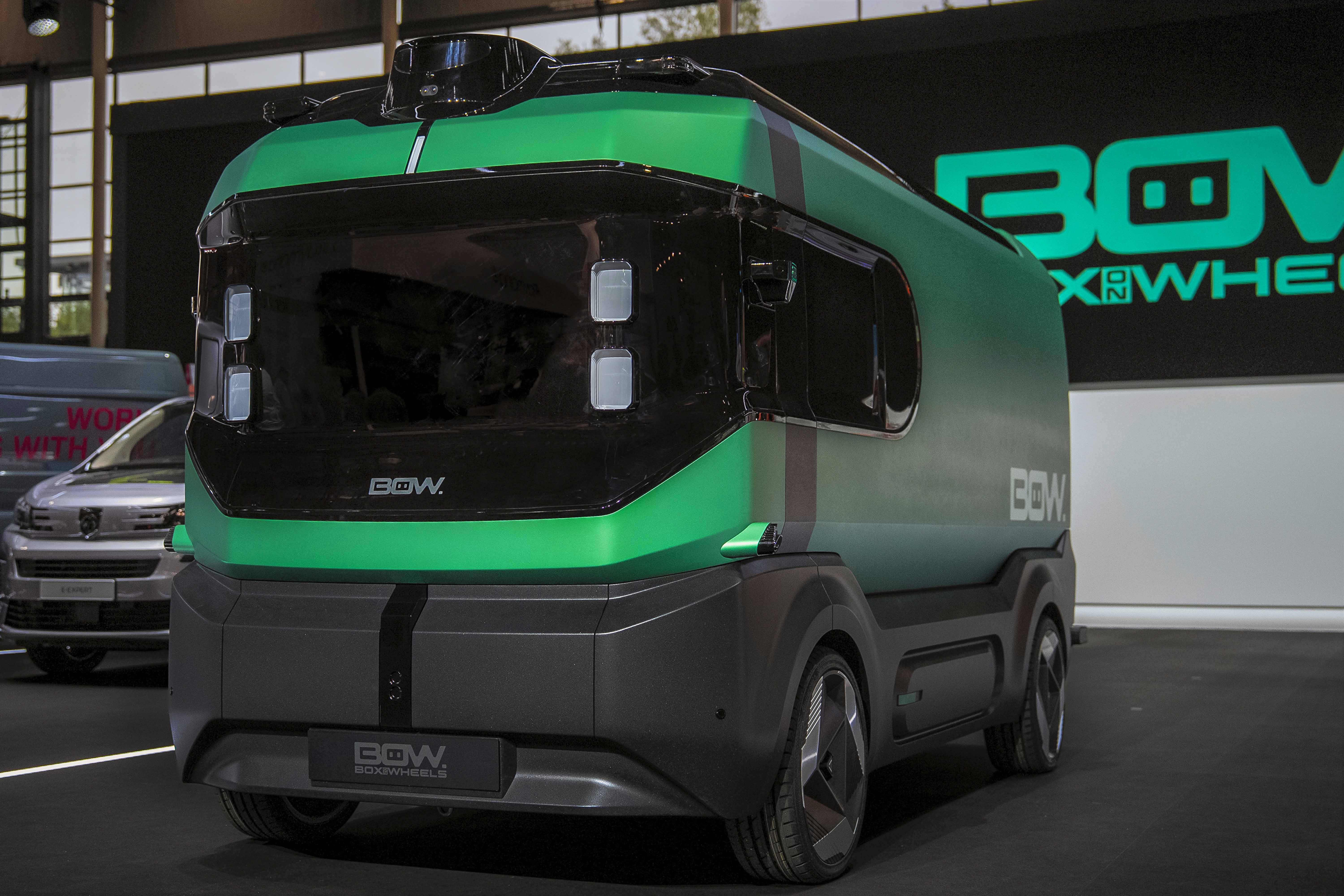 Stellantis Pro One ve UQI Robotics Box-on-Wheels konseptini hayata geçiriyor!