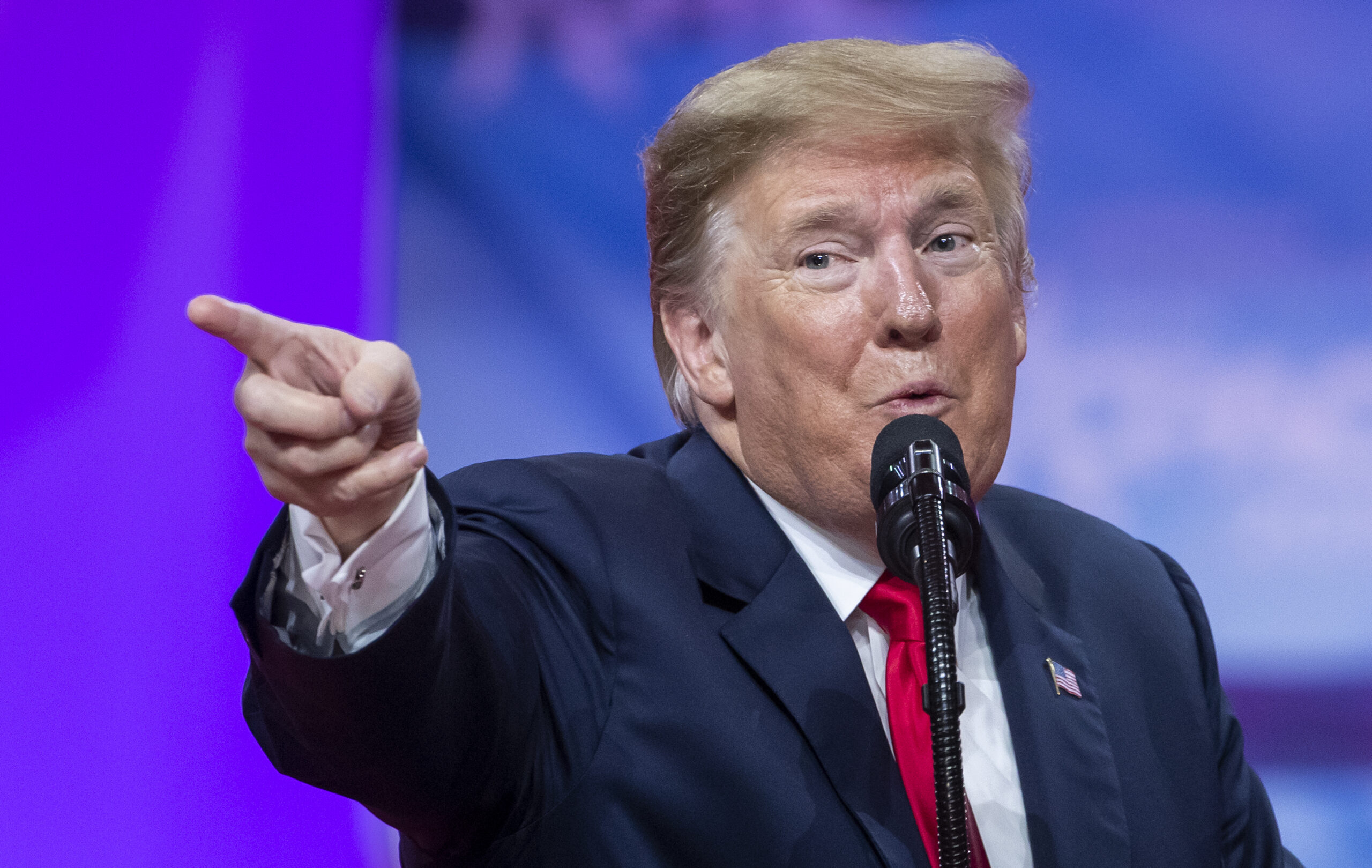 Trump, Rusya ve İran’a yönelik yaptırımları genişleten yasayı imzaladı