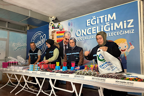Çayırova’dan öğrencilere kırtasiye desteği