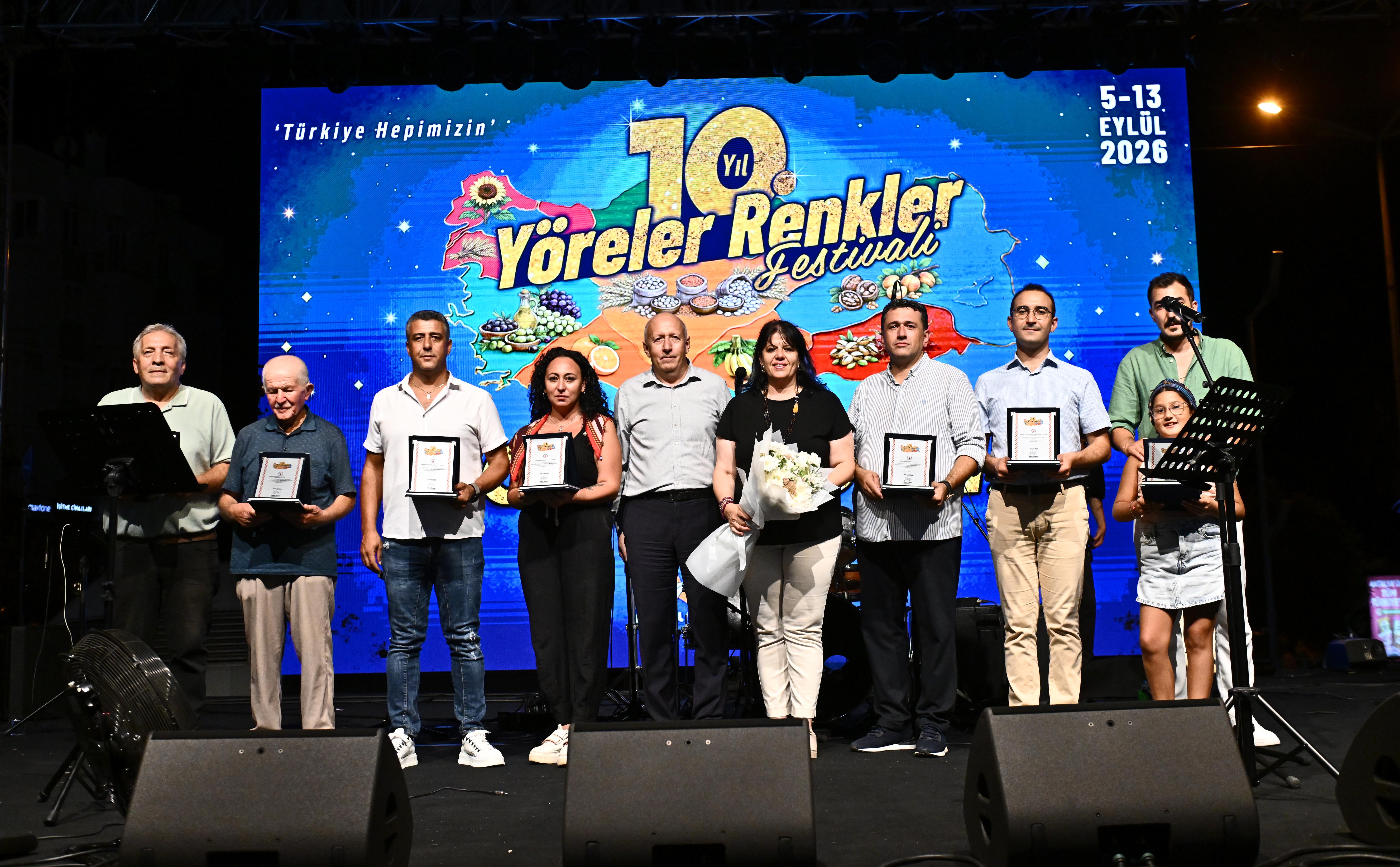 Muratpaşa’da Yöreler Renkler Festivali’nde Karadeniz Gecesi düzenlendi
