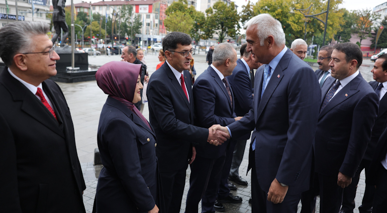 Kültür ve Turizm Bakanı Ersoy, Kütahya’da il protokolü tarafından karşılandı