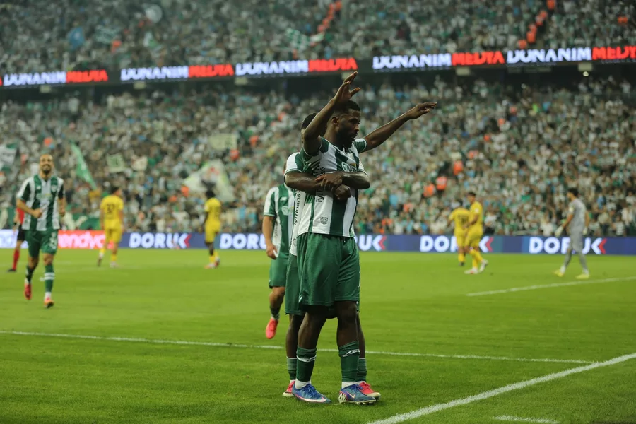 Bursaspor, İstanbulspor’u 4-0 mağlup etti