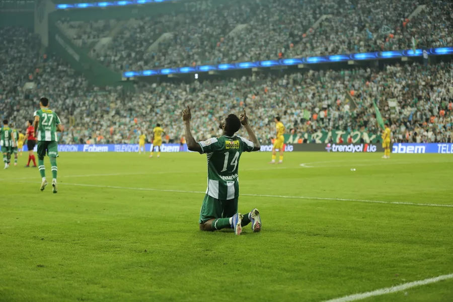 Bursaspor, İstanbulspor’u 4-0 mağlup etti