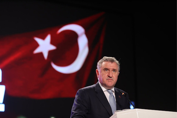 Bakan Bak: UEFA Avrupa Ligi’nde Beşiktaş’ın yanındayız