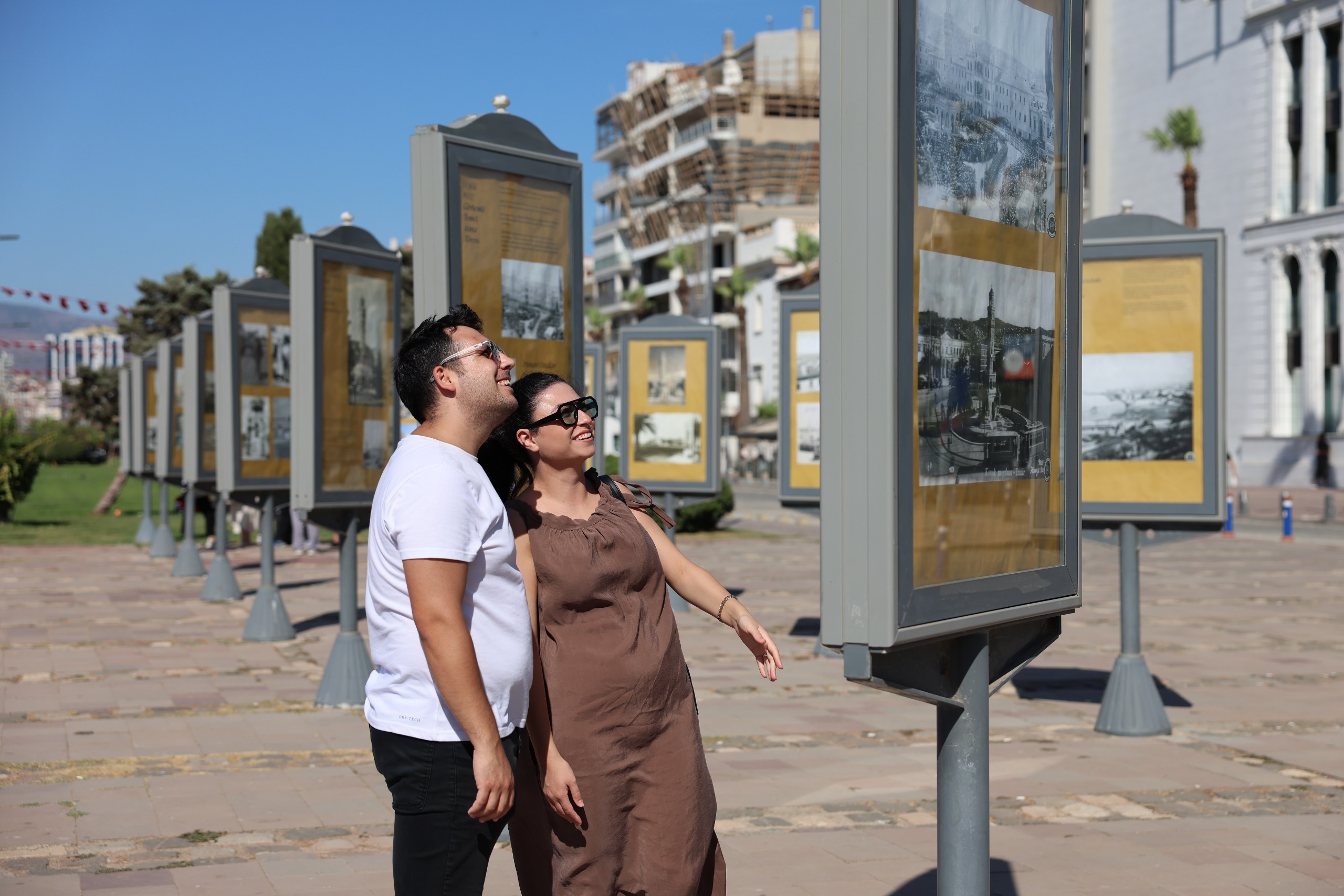 İzmir’in 125 yıllık simgesi Saat Kulesi sergide anlatılıyor