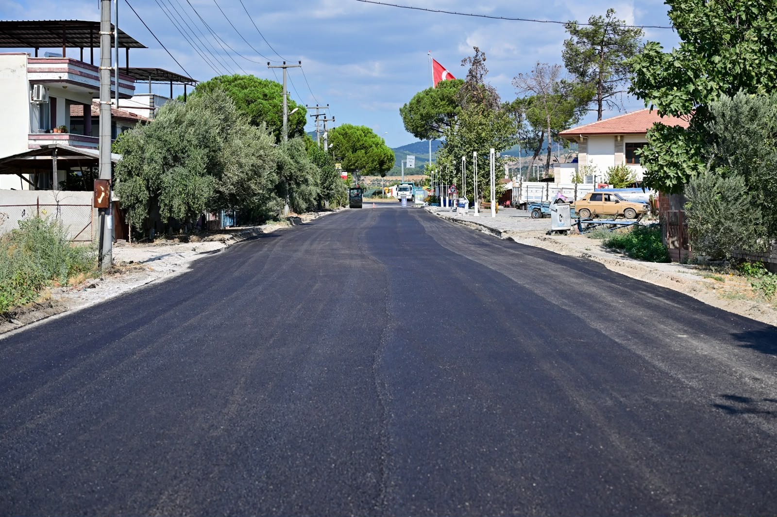 Gölmarmara Nato Caddesi’nde sıcak asfalt çalışması başladı