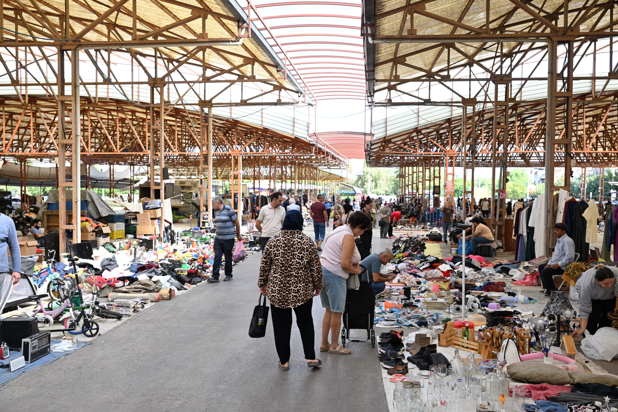 Manisa’da İkinci El Eşya Pazarı yeni yerinde hizmete başladı