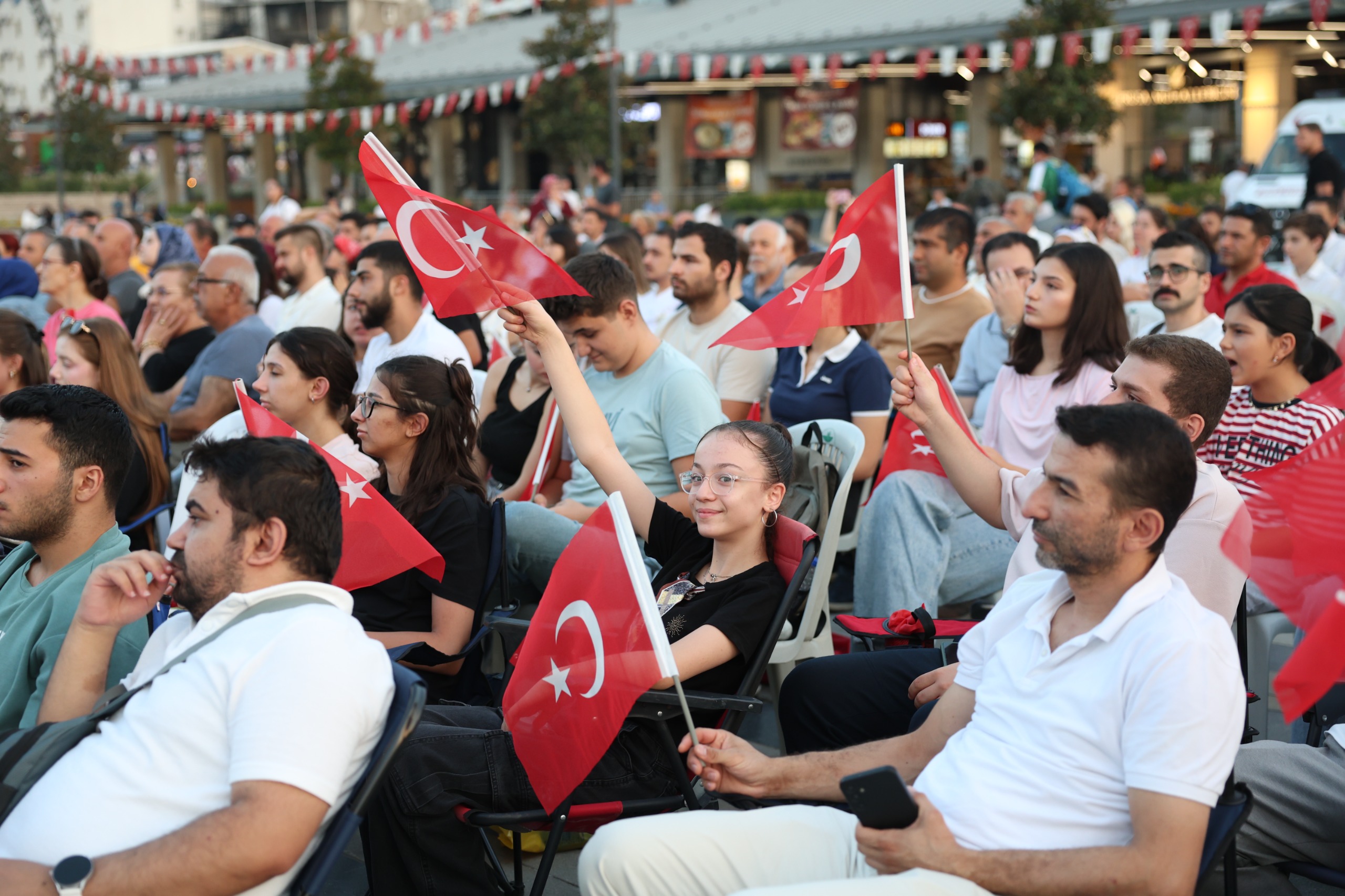Osmangazi Meydanı’nda Filenin Sultanları heyecanı yaşandı