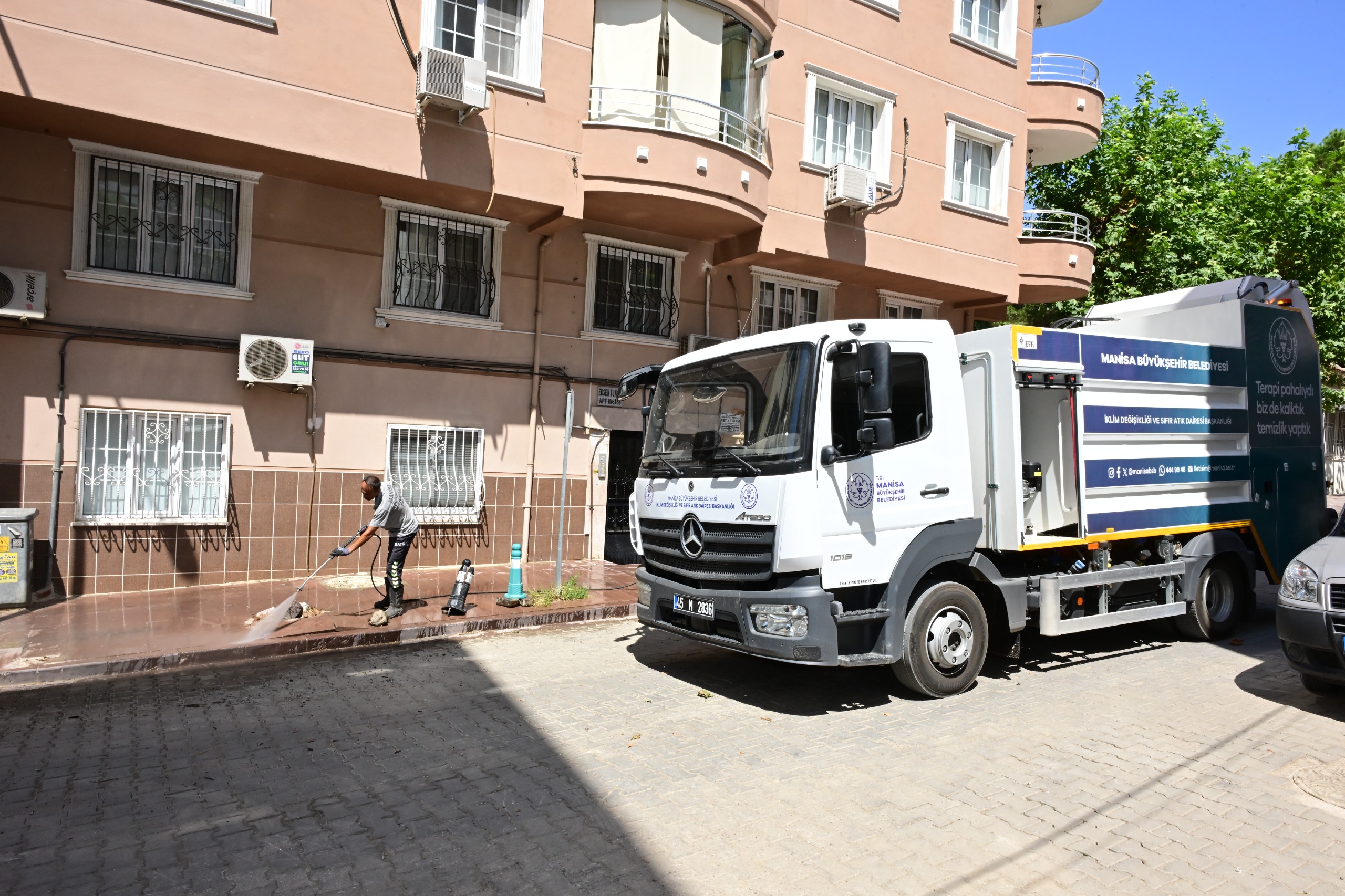 Vatandaşların talebi üzerine Ulutepe Caddesi temizlendi