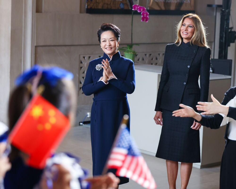 Peng Liyuan ve ABD Başkanı Trump’ın eşi Melania, Ulusal Asya Sanatı Müzesi’ni ziyaret etti