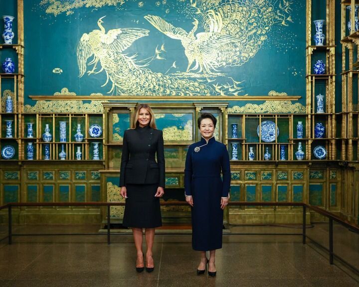 Peng Liyuan ve ABD Başkanı Trump’ın eşi Melania, Ulusal Asya Sanatı Müzesi’ni ziyaret etti