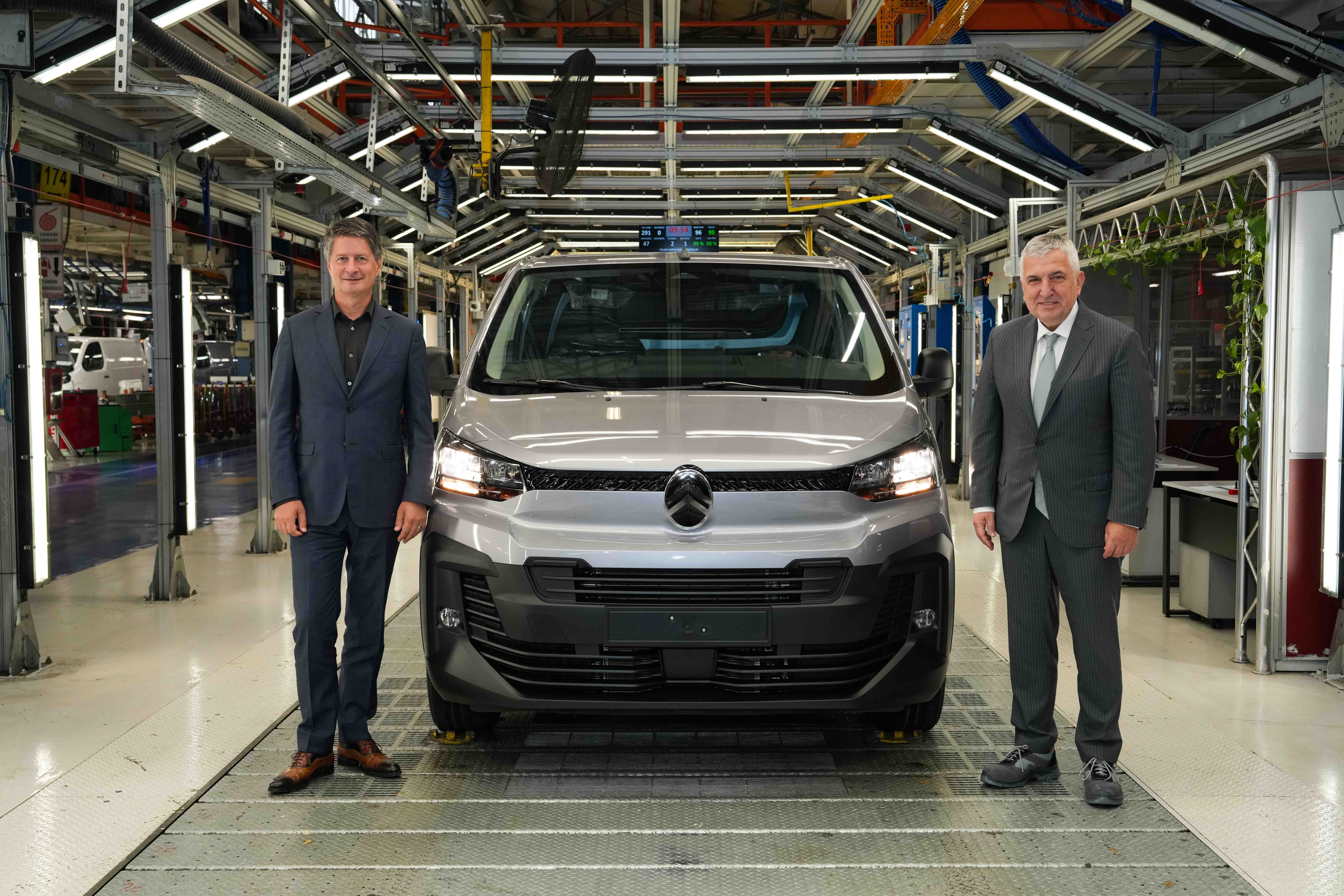 Citroen CEO’su Xavier Chardon’dan Tofaş’ın Bursa’daki üretim üssüne ziyaret