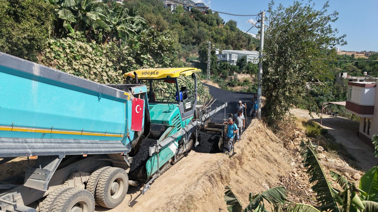 Yaylalı Mahallesi’nde 2,5 kilometrelik sıcak asfalt çalışması tamamlanıyor