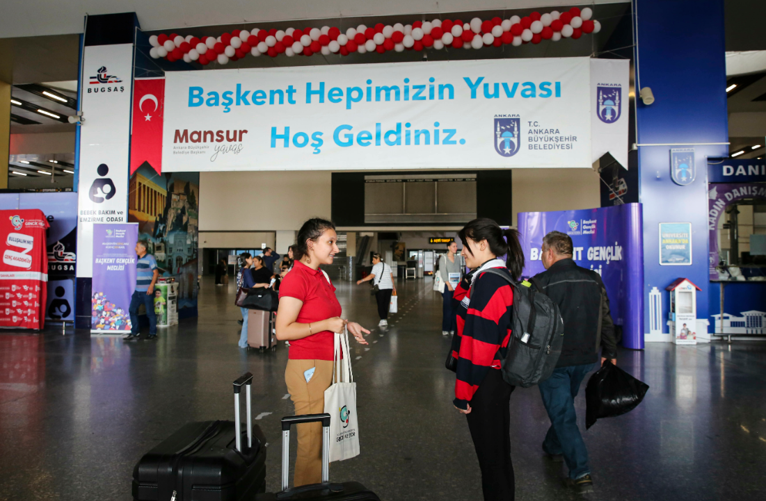 Üniversiteliler AŞTİ’de karşılanıyor