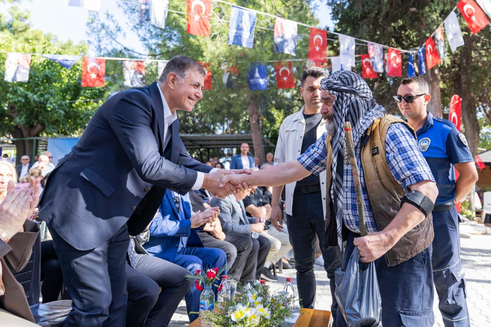 Karaburun’da üreticilere 300 bin nergis soğanı desteği