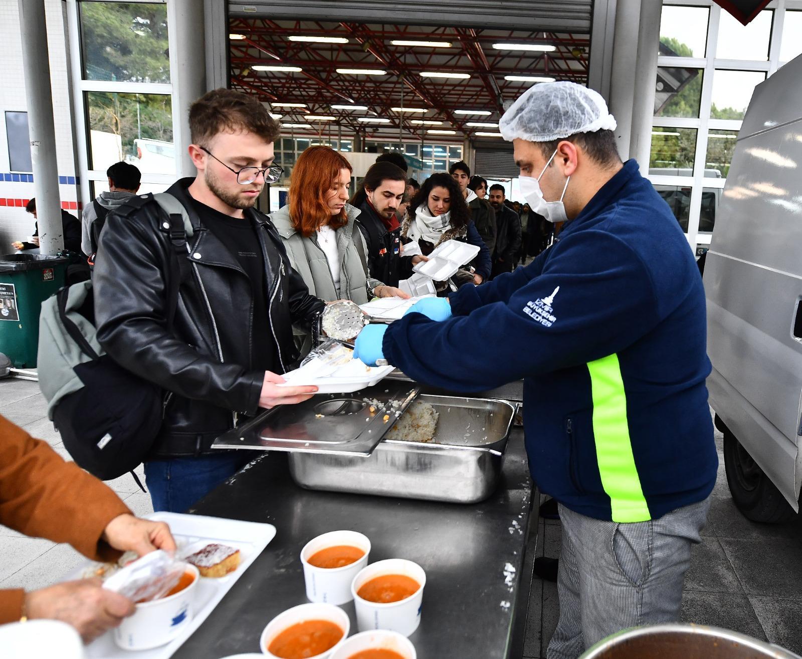 İzmir Büyükşehir Belediyesi yeni eğitim döneminde beslenme desteğini sürdürecek