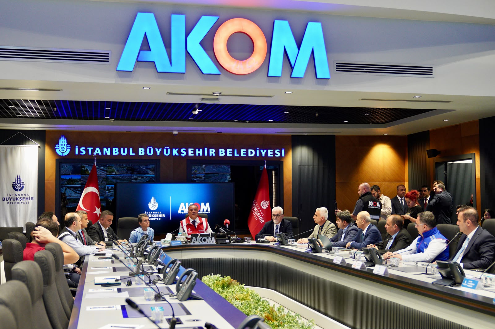 İBB Başkanvekili Aslan, eğitim dönemi öncesi AKOM’u ziyaret etti