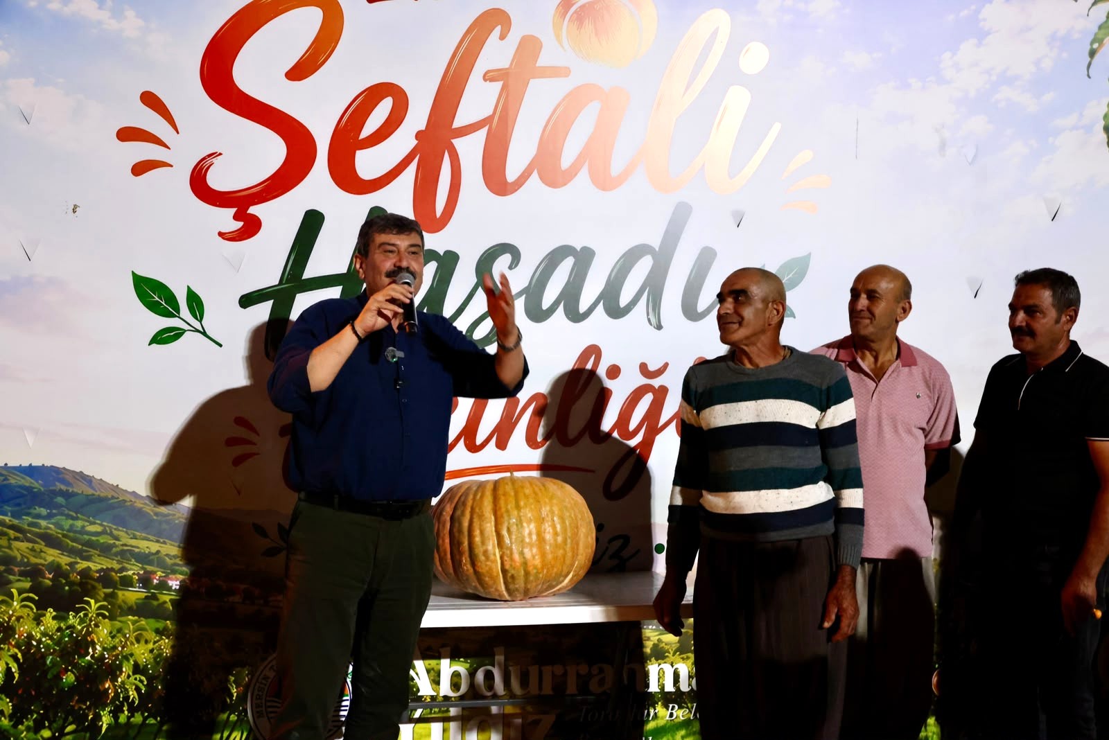Toroslar’da ikinci şeftali hasadı etkinliği düzenlendi