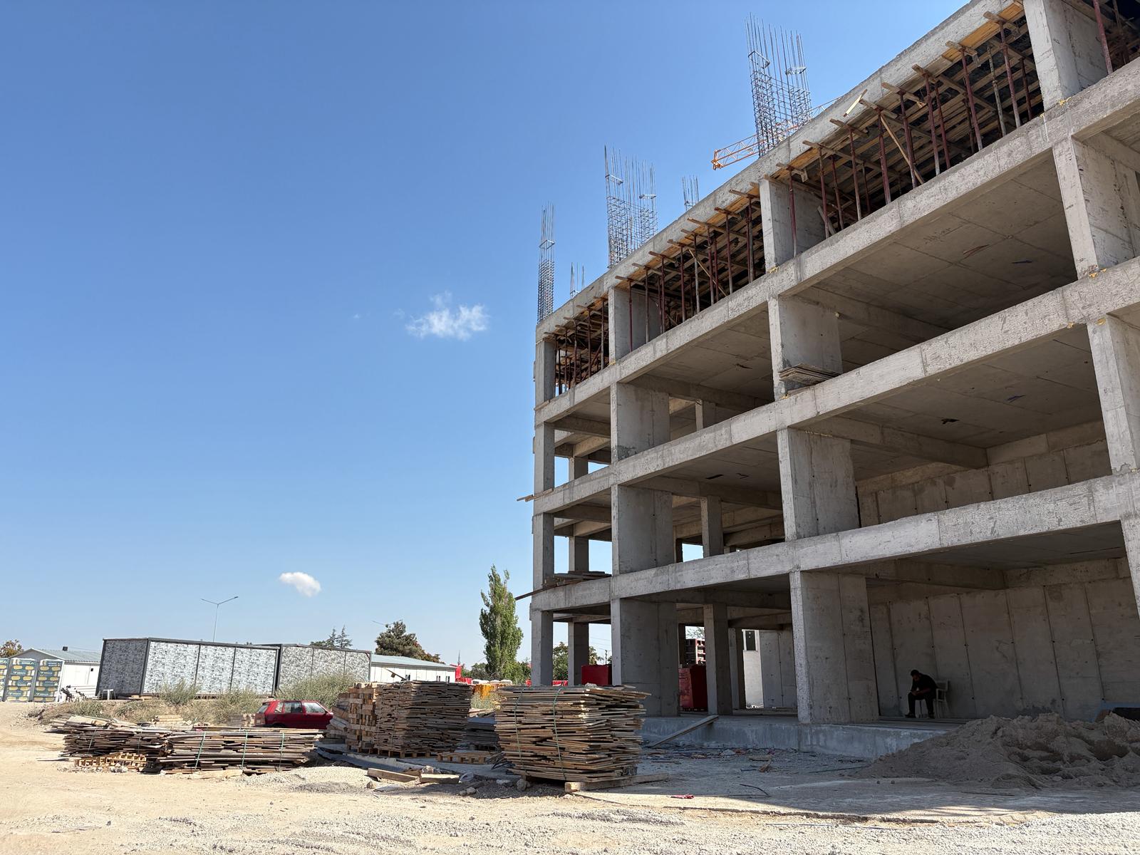 Gündoğdu 2. Etap B projesinde kentsel dönüşüm çalışmaları sürüyor