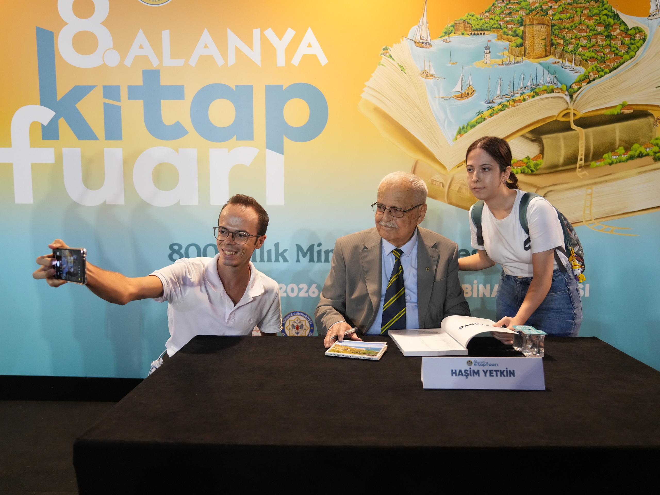 8. Alanya Kitap Fuarı kapılarını kitapseverlere açtı