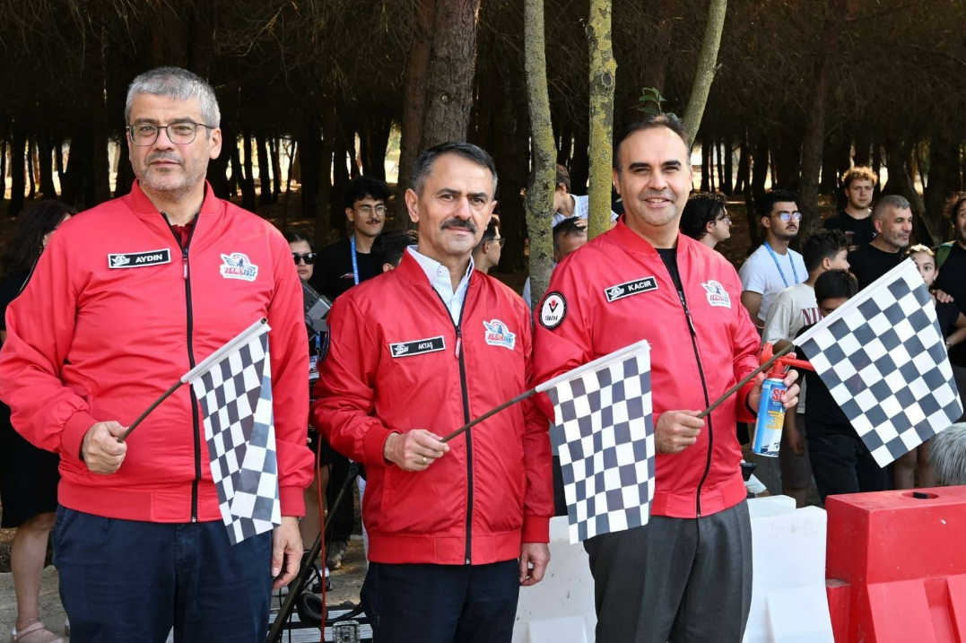 Bakan Kacır, TEKNOFEST yarışmalarının finallerini ziyaret etti