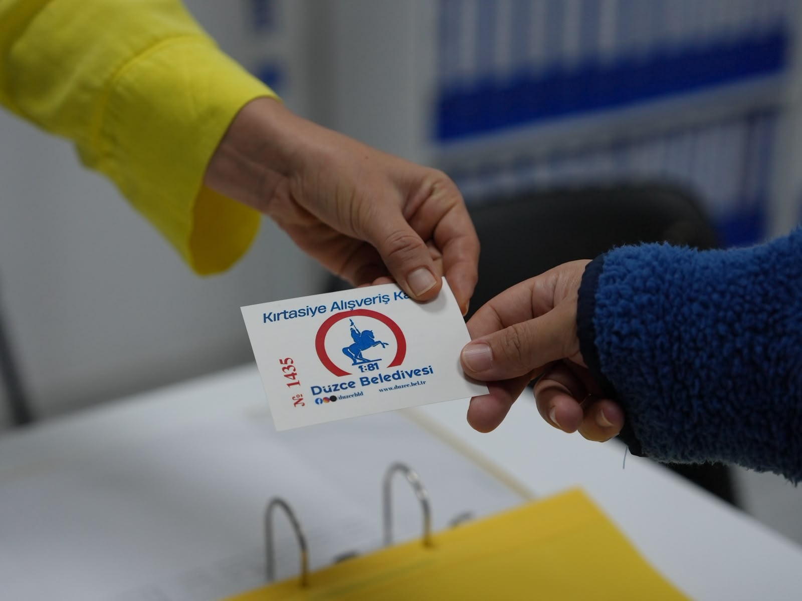 Düzce Belediyesi’nden öğrencilere 2 bin 500 liralık kırtasiye desteği