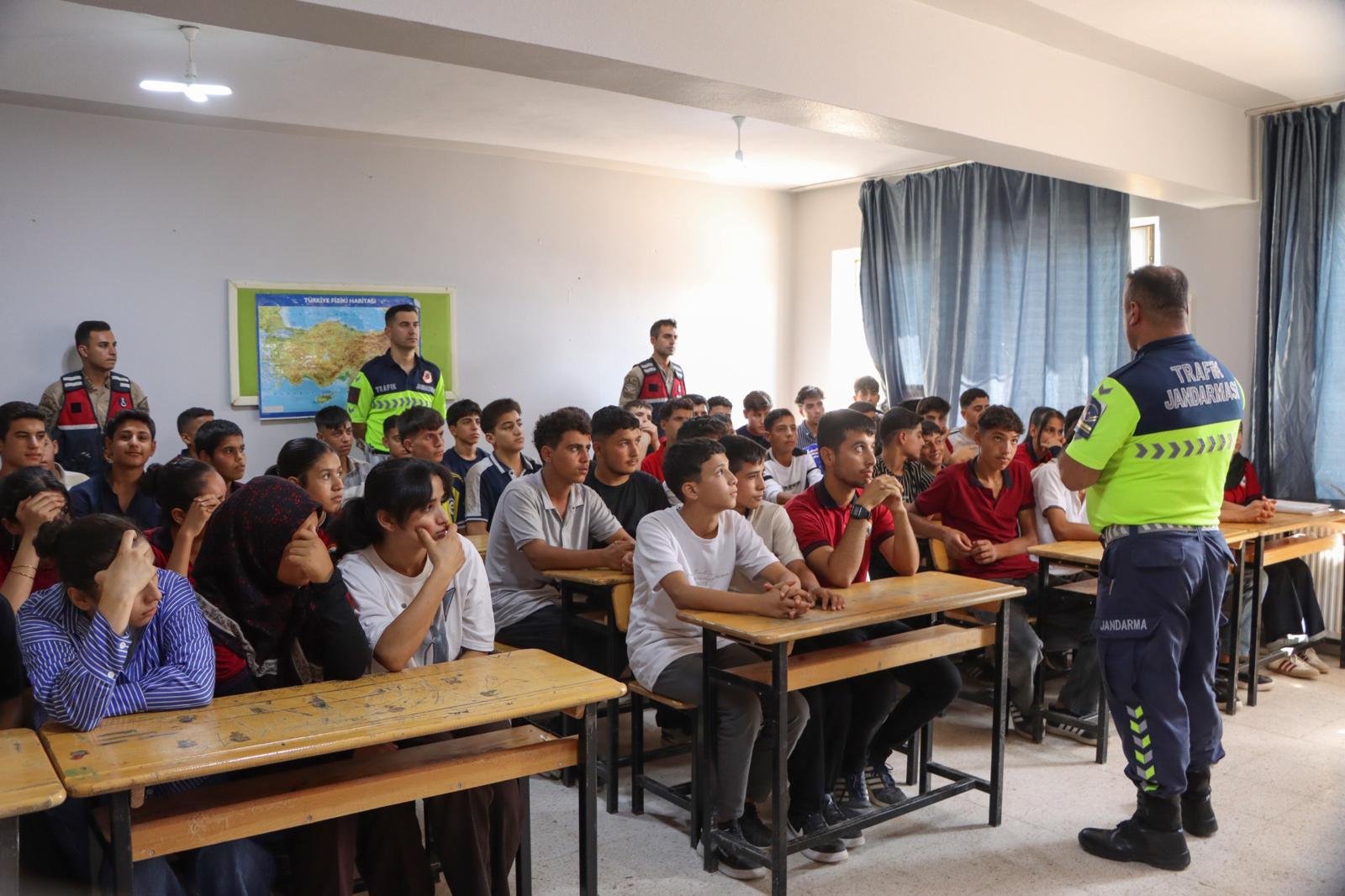 Şanlıurfa’da öğrencilere mobil trafik aracıyla eğitim verildi