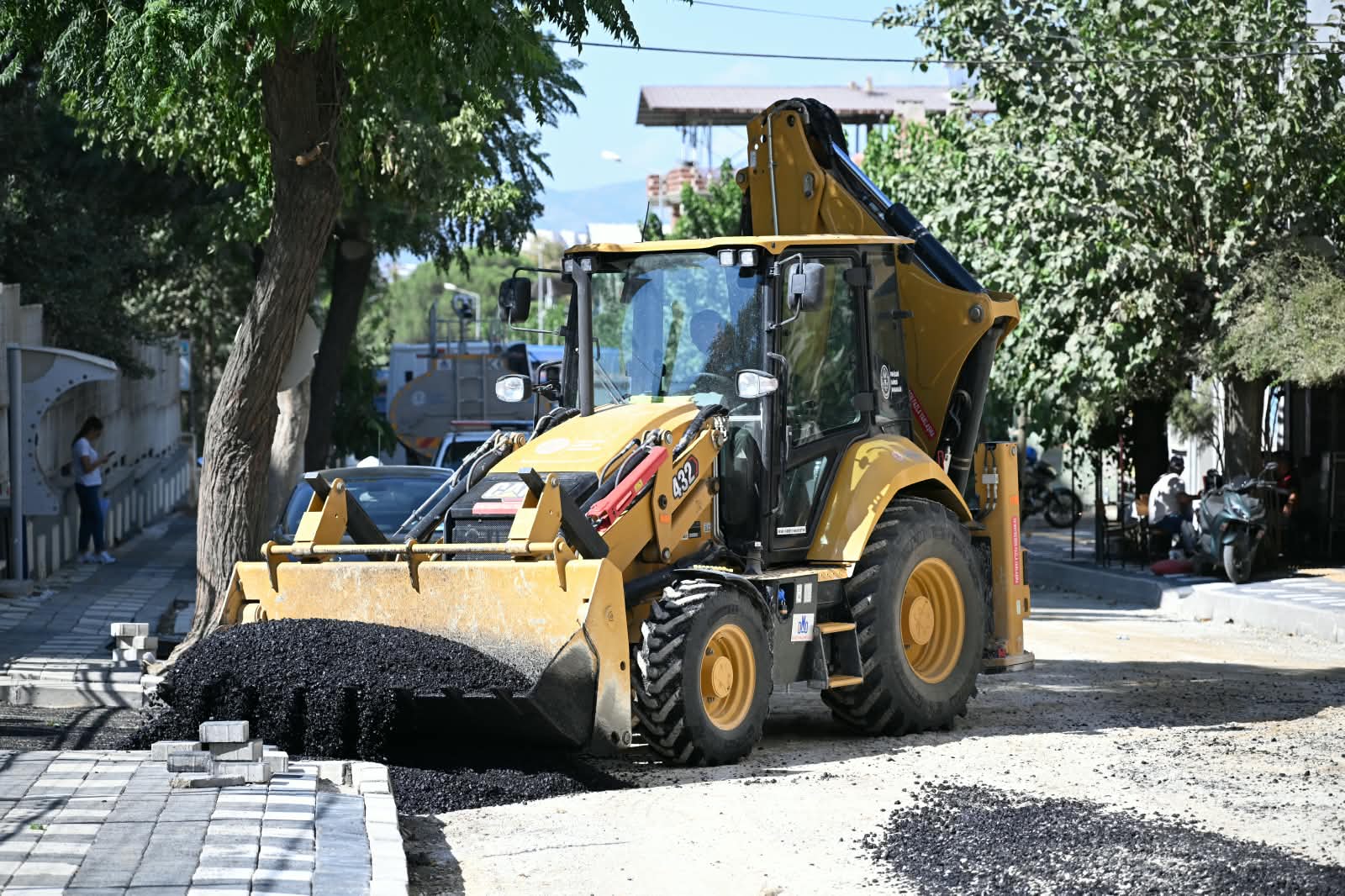 Salihli Çiçek Caddesi’nde 3 bin ton sıcak asfalt serilecek