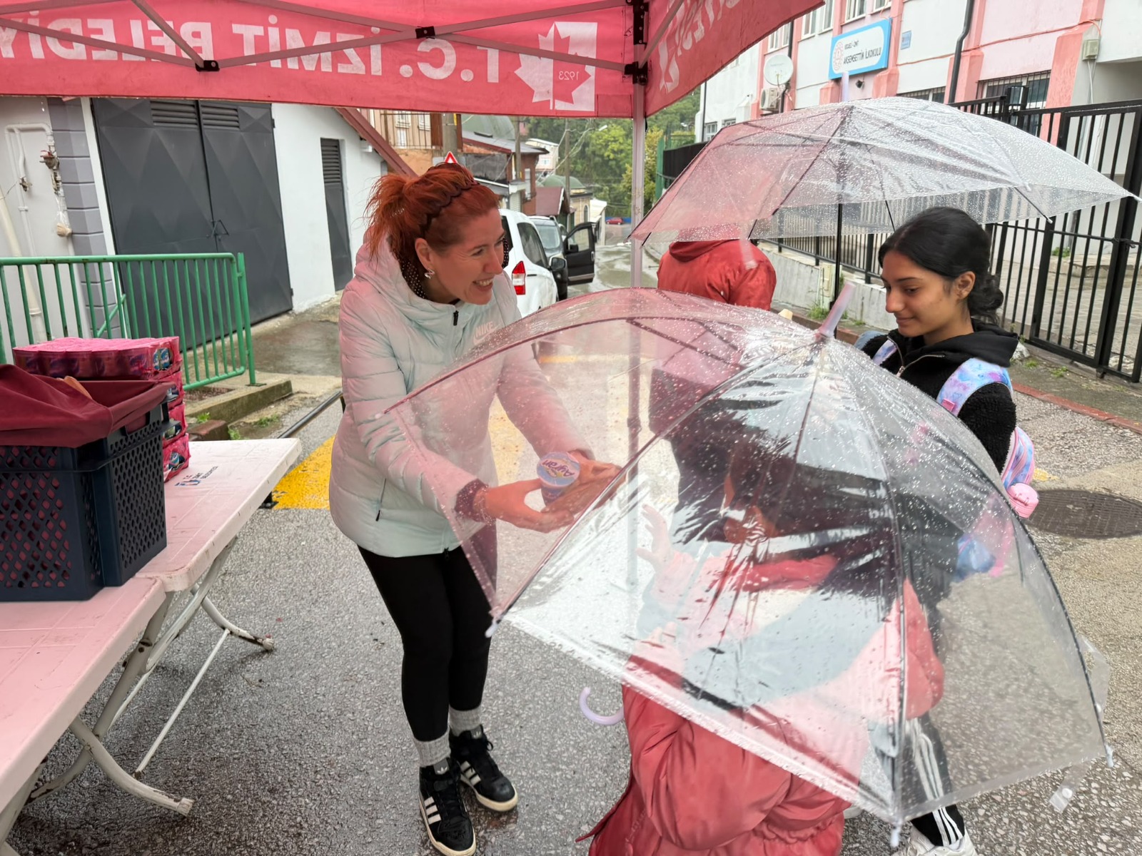 İzmit’te öğrencilere beslenme ürünleri dağıtıldı