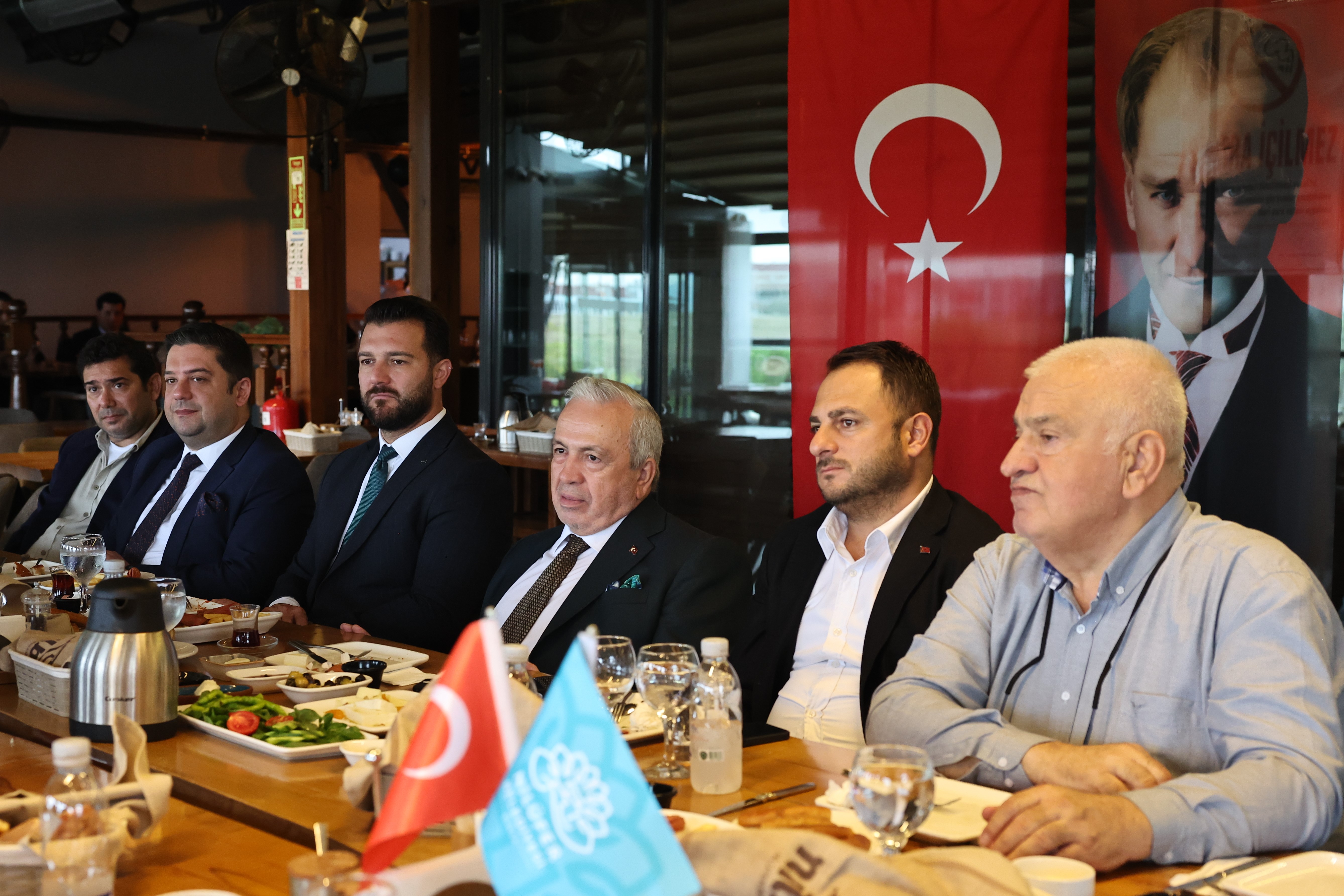 Başkan Özdemir, Bursaspor tribün liderleriyle buluştu