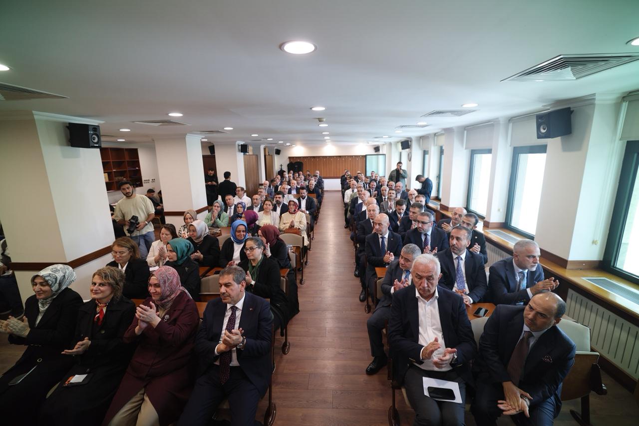 AK Parti İstanbul İl Başkanı Özdemir’den İBB Başkanvekili Aslan’a taziye ziyareti