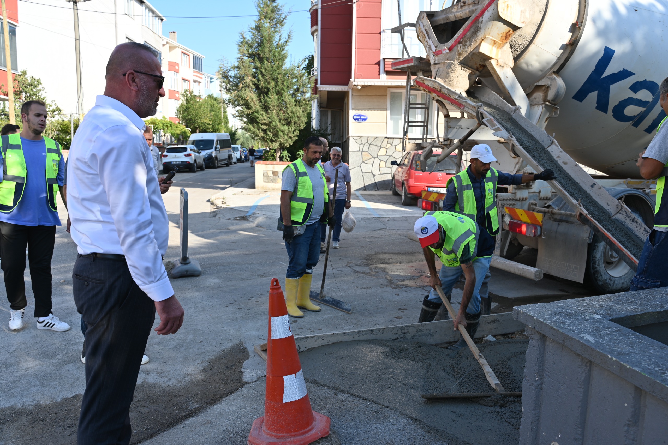 Karacabey’de kaldırımlar yenileniyor