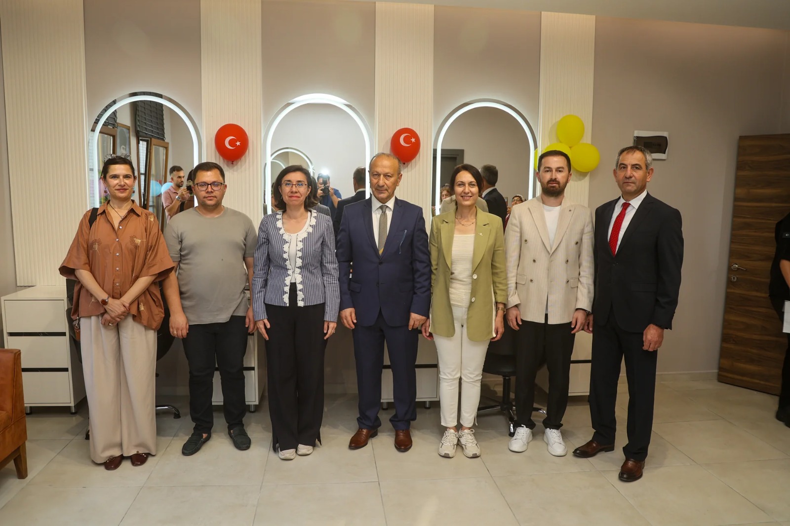 Uşak’ta Halk Kadın Kuaförü hizmete açıldı