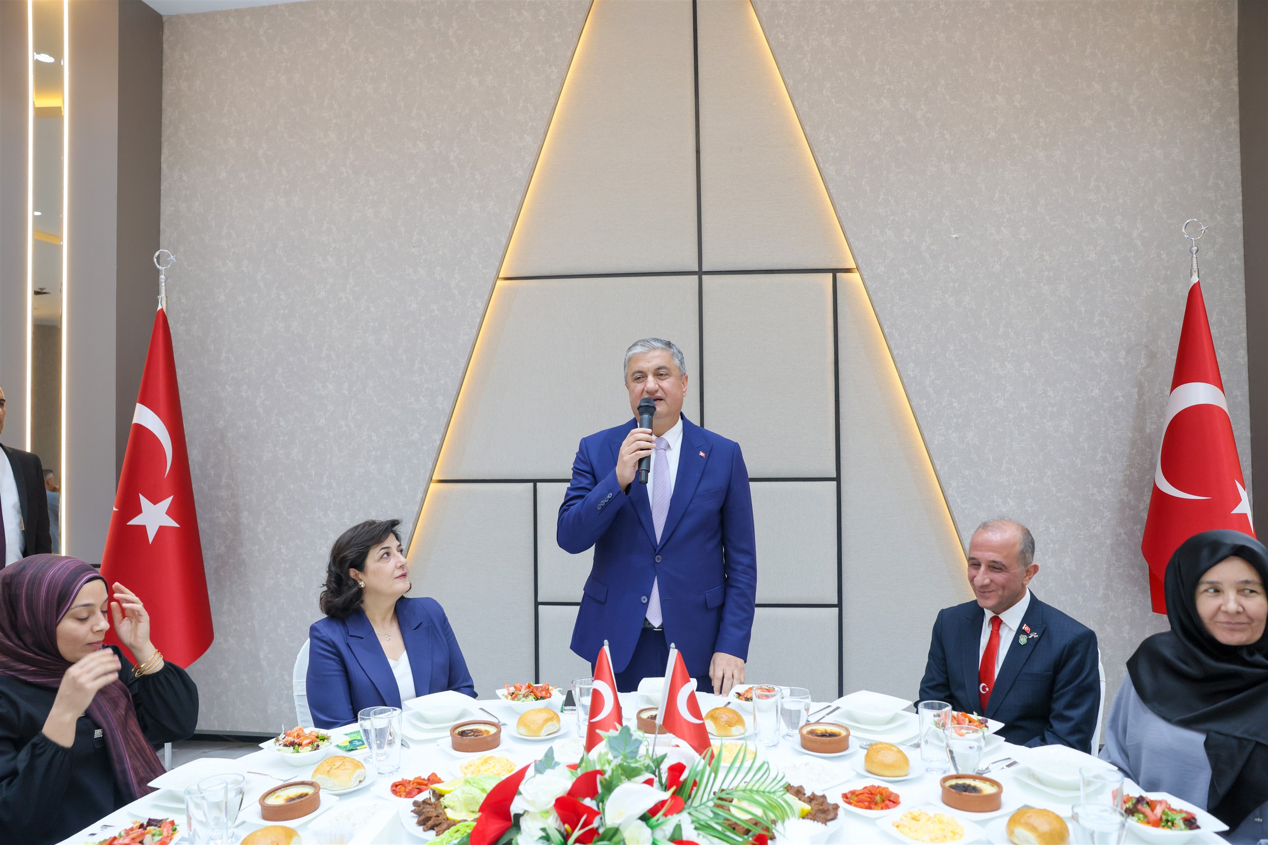 Adana’da gaziler onuruna yemek programı düzenlendi