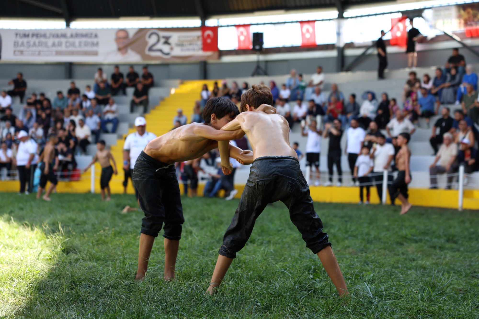 İshakçılar Yağlı Pehlivan Güreşleri başladı