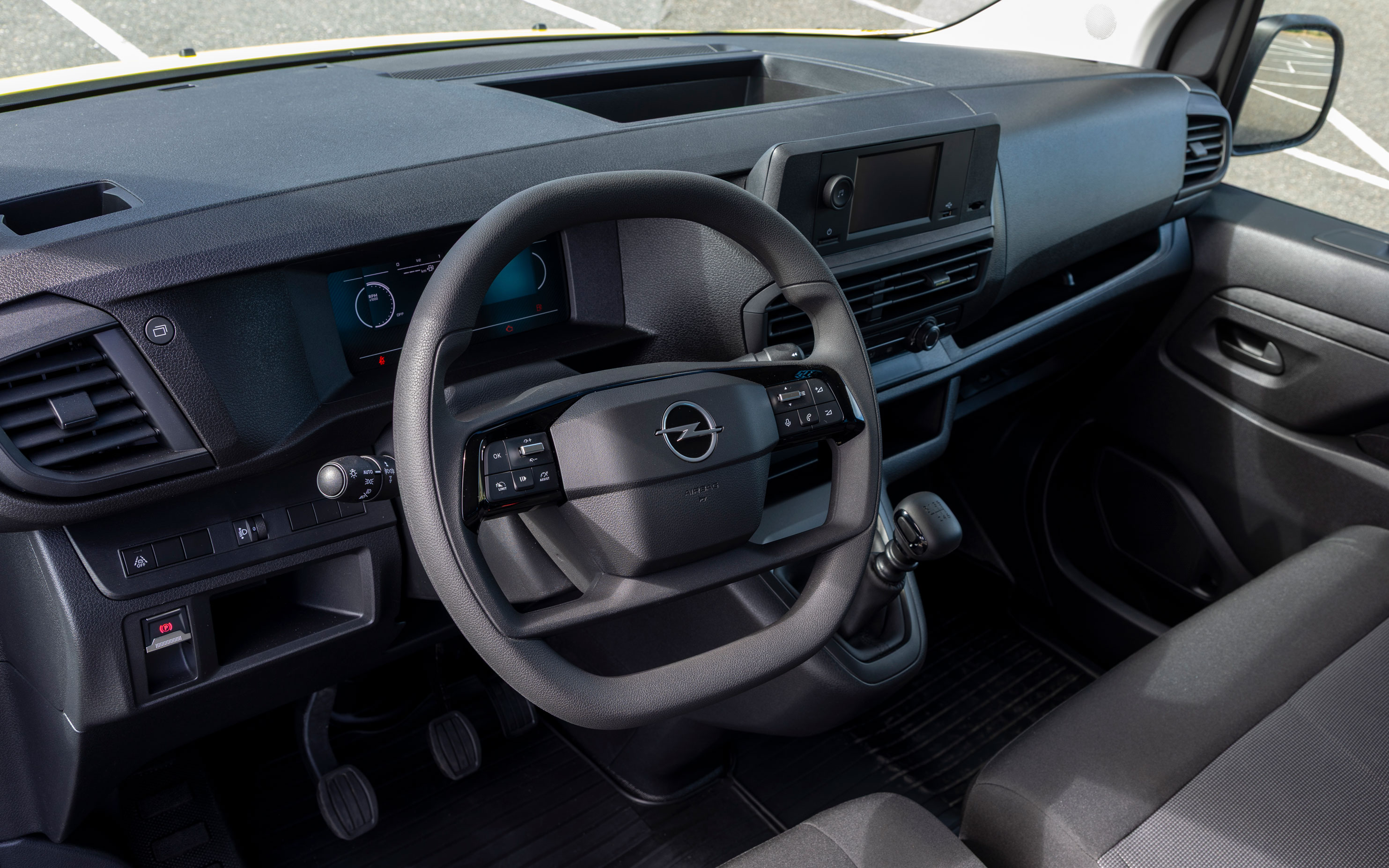 Opel Vivaro Kamyonet: Dizel motoruyla pratik, güçlü ve çok yönlü