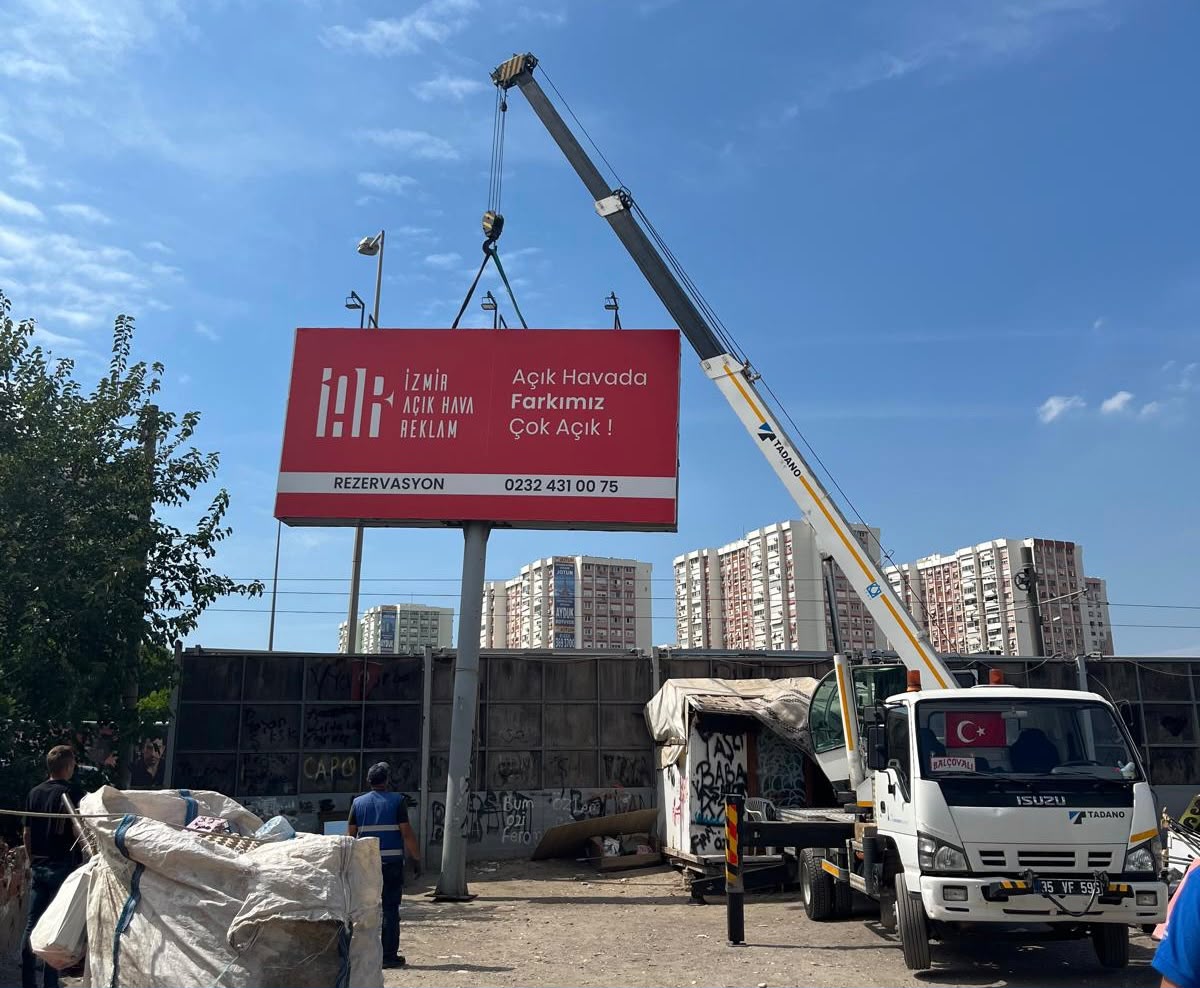 İzmir Büyükşehir Belediyesi’nden Karşıyaka’daki reklam ünitelerine ilişkin açıklama