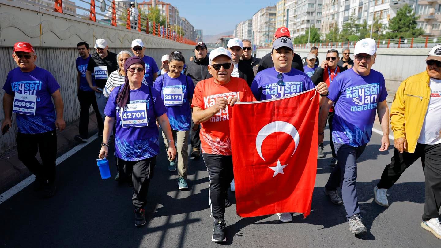 6. Uluslararası Kayseri Yarı Maratonu 10 bin sporseverin katılımıyla koşuldu