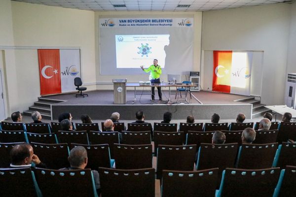 Van Büyükşehir Belediyesinden toplu taşıma sürücülerine iletişim ve farkındalık eğitimi